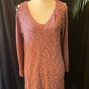 ♥️❄️Two-One-Two Woman’s Sweater Cold Shoulder Top NWOT Size Large